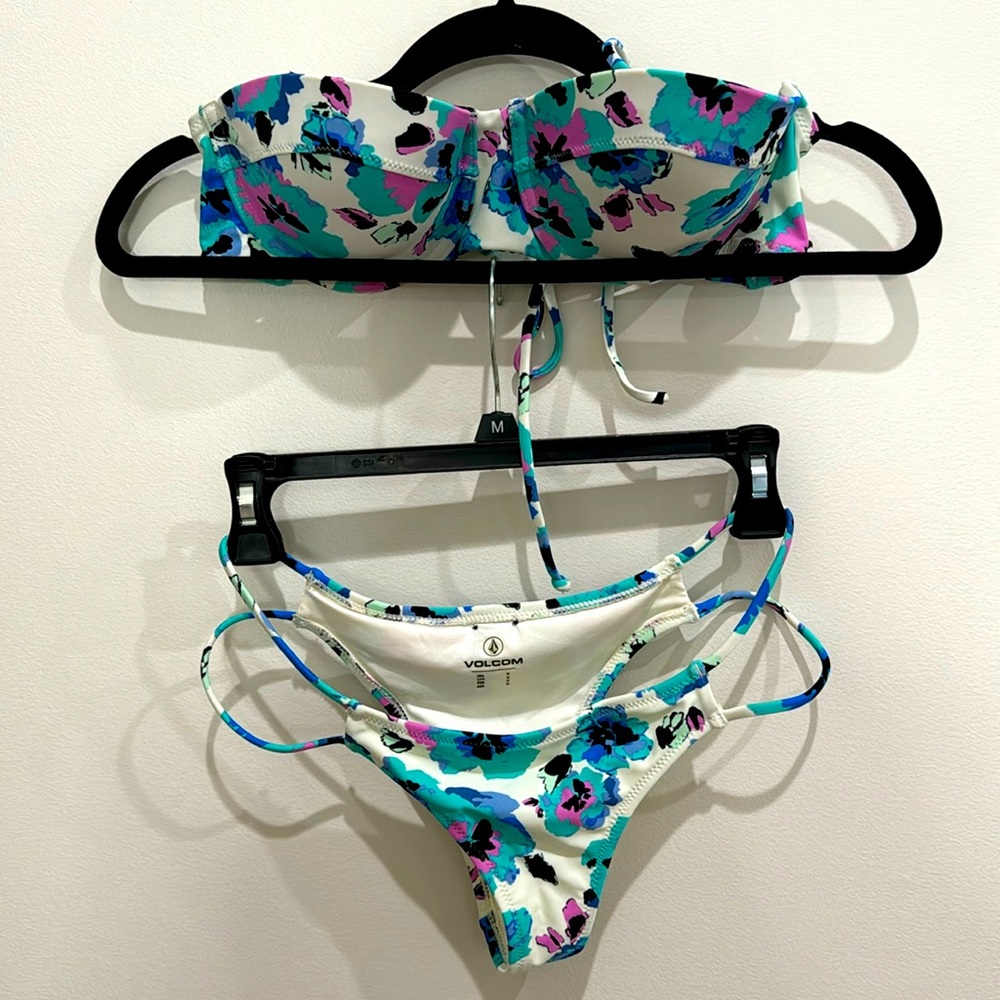 Billabong bikini NWOT Never Worn. So cool!!
